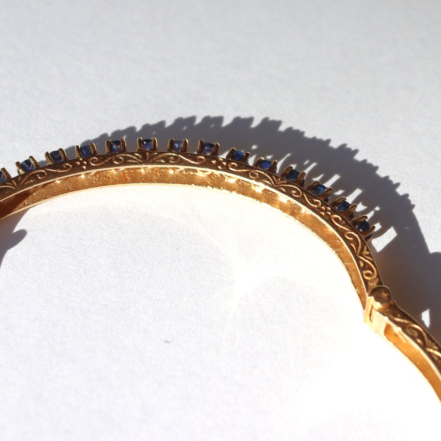 Estate 14k Yellow Gold Blue Sapphire Hinged Bangle Stacking Bracelet