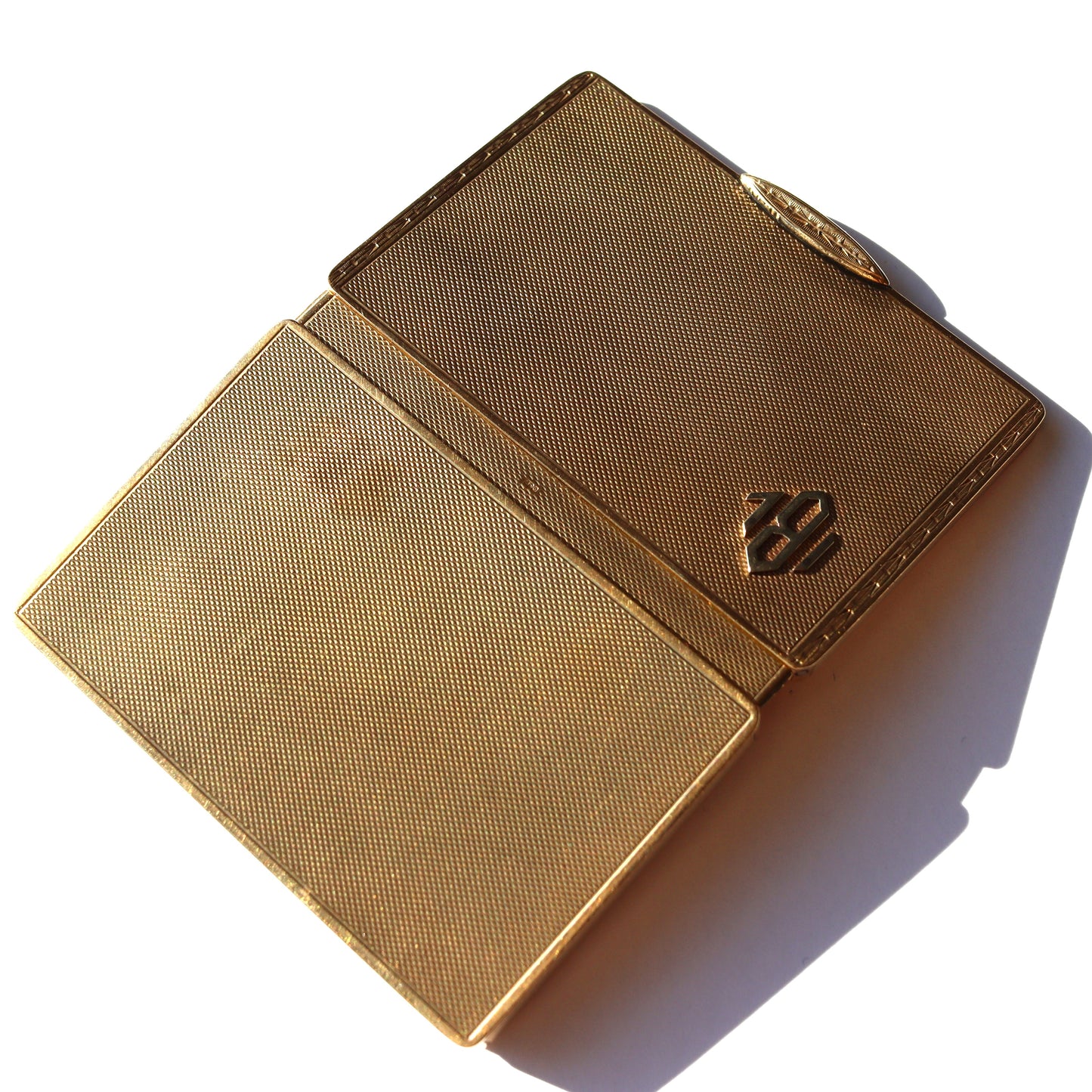 British Art Deco 1912 9ct Gold Engine Turned Snuff Box maker: G. Edward & Son Glasgow