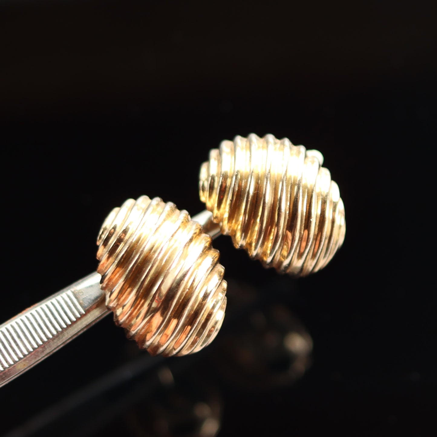 Estate Pair 14k Gold Stylized Shell Pierced Hinged Back Semi Hoop Earrings