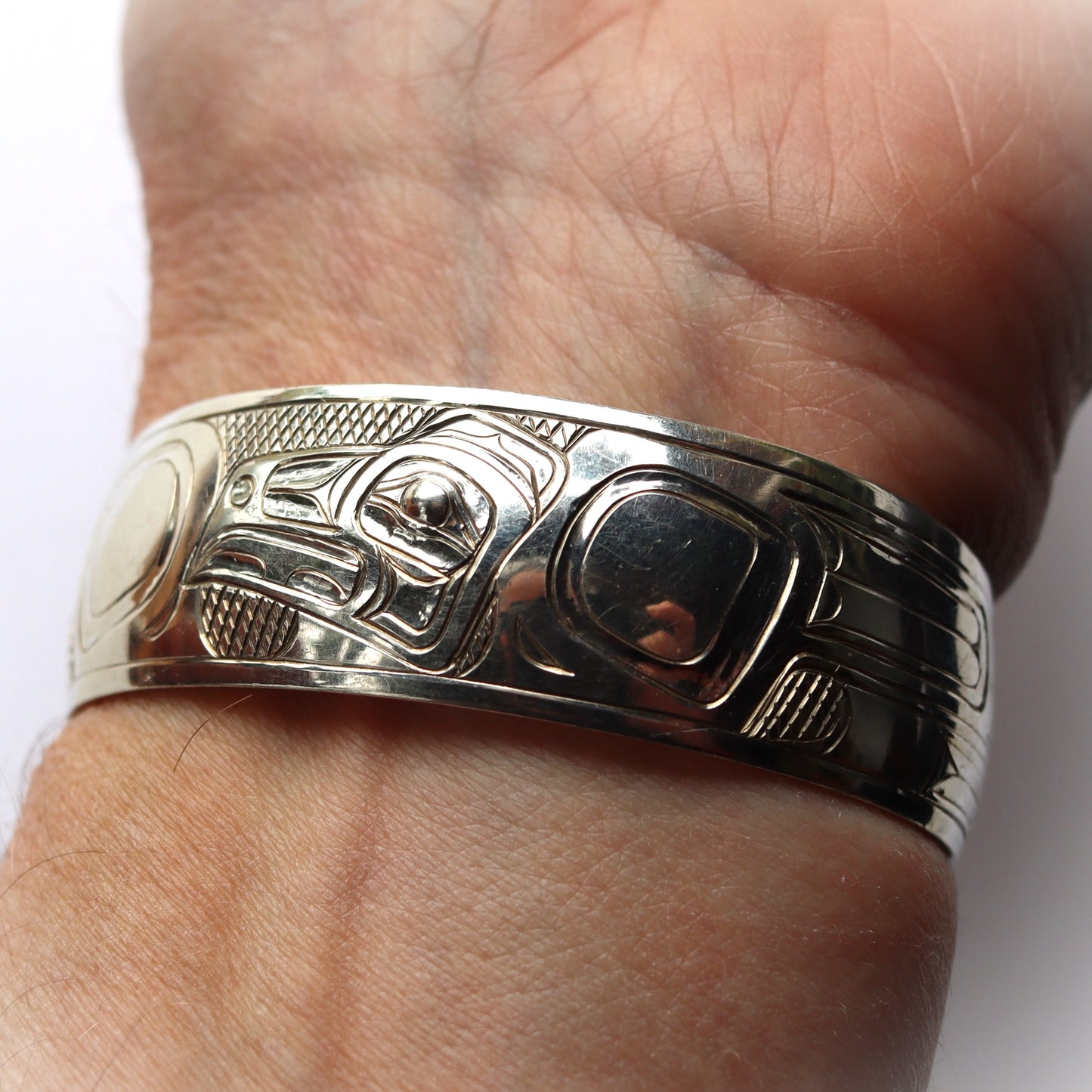 Vintage Northwest Coast Tlingit Sterling Silver Signed Doug Chilton Raven Cuff