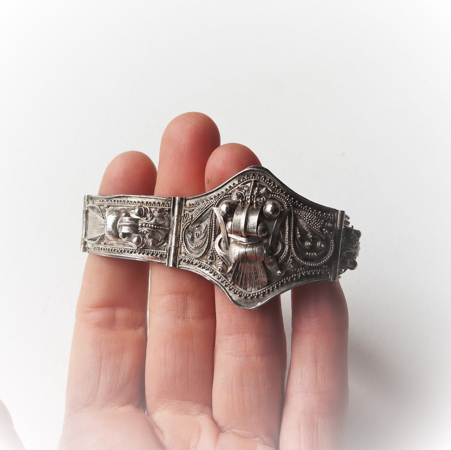 Vintage Bali Java Indonesian Sura Sterling Silver Filigree Dragon Cuff Bracelet
