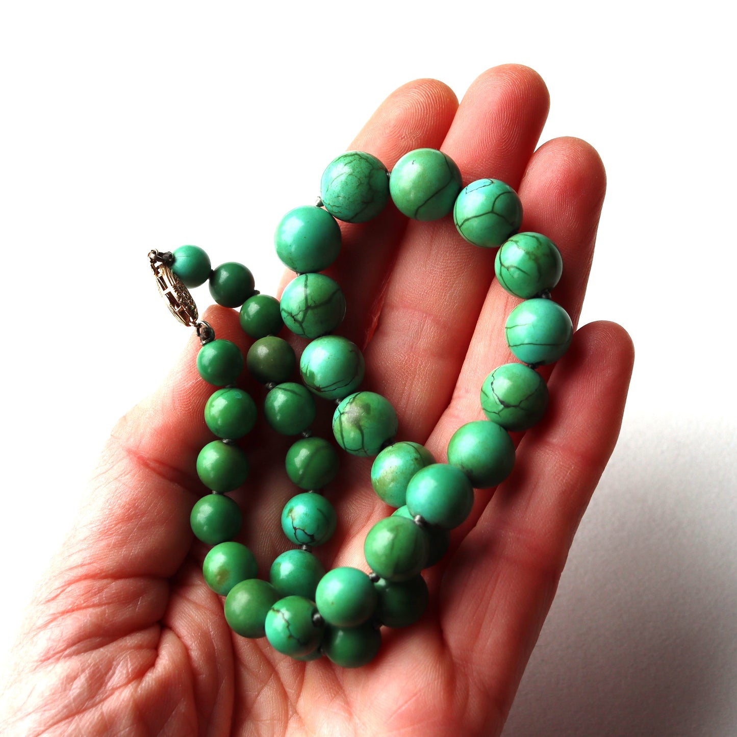 Vintage Art Deco 14k Gold Graduated Chinese Apple Green Turquoise Bead Necklace