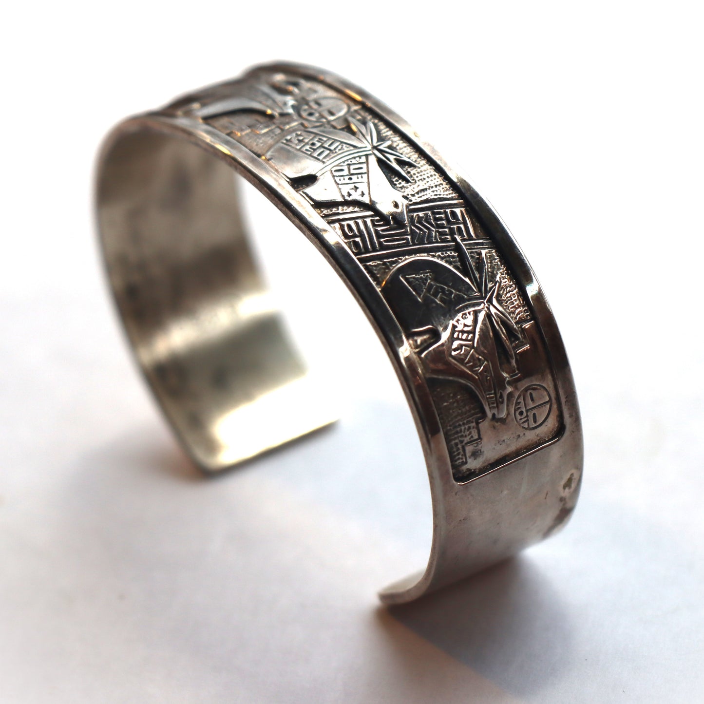 Vintage Signed Roderick Tenorio Navajo Sterling Silver Bear Fetish Motif Storyteller Cuff Bracelet