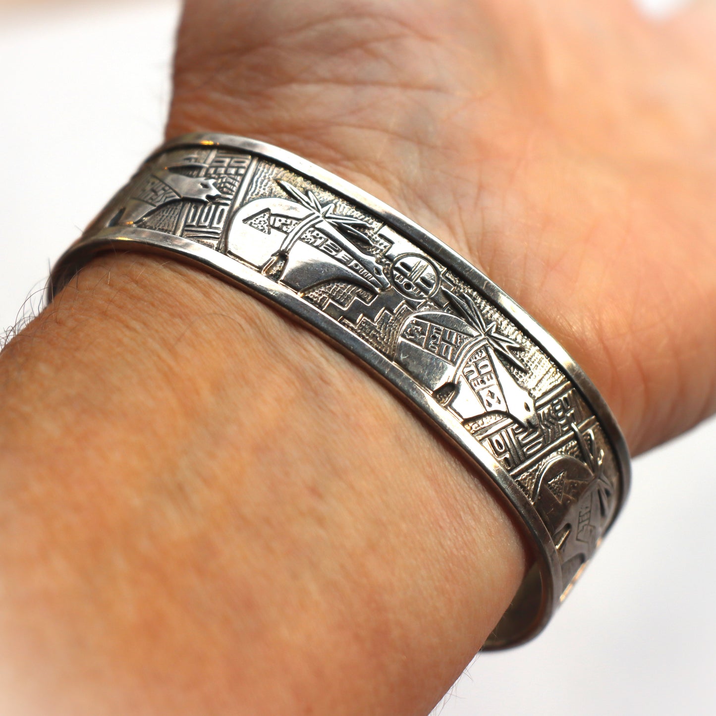 Vintage Signed Roderick Tenorio Navajo Sterling Silver Bear Fetish Motif Storyteller Cuff Bracelet