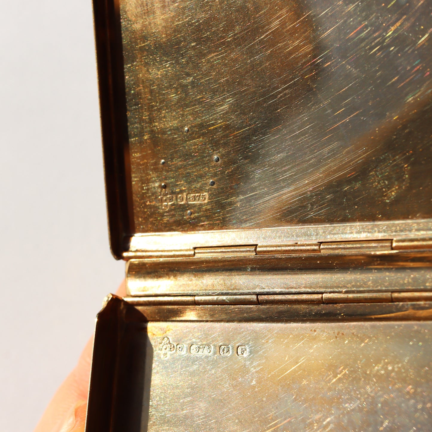 British Art Deco 1912 9ct Gold Engine Turned Snuff Box maker: G. Edward & Son Glasgow