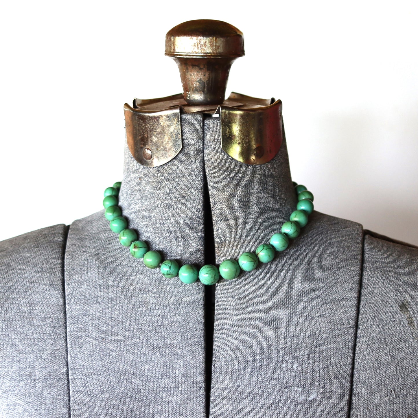Vintage Art Deco 14k Gold Graduated Chinese Apple Green Turquoise Bead Necklace