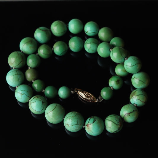 Vintage Art Deco 14k Gold Graduated Chinese Apple Green Turquoise Bead Necklace